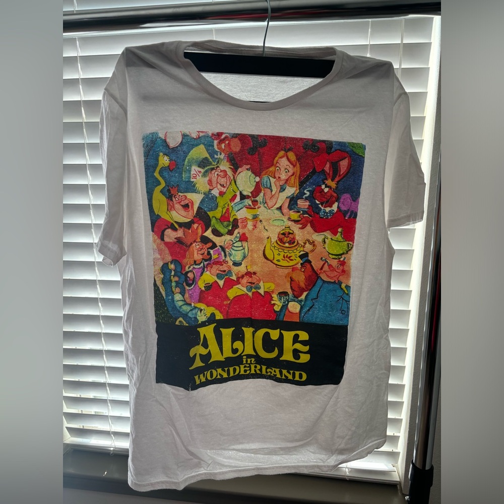 Alice in Wonderland shirt 🐇
